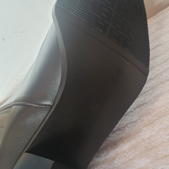 Women's Winter Black Boot - Picture 5 of 5